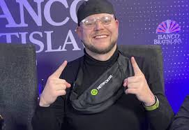 roosteeni - Kick-tilastot, analytiikka ja kanavan esittely